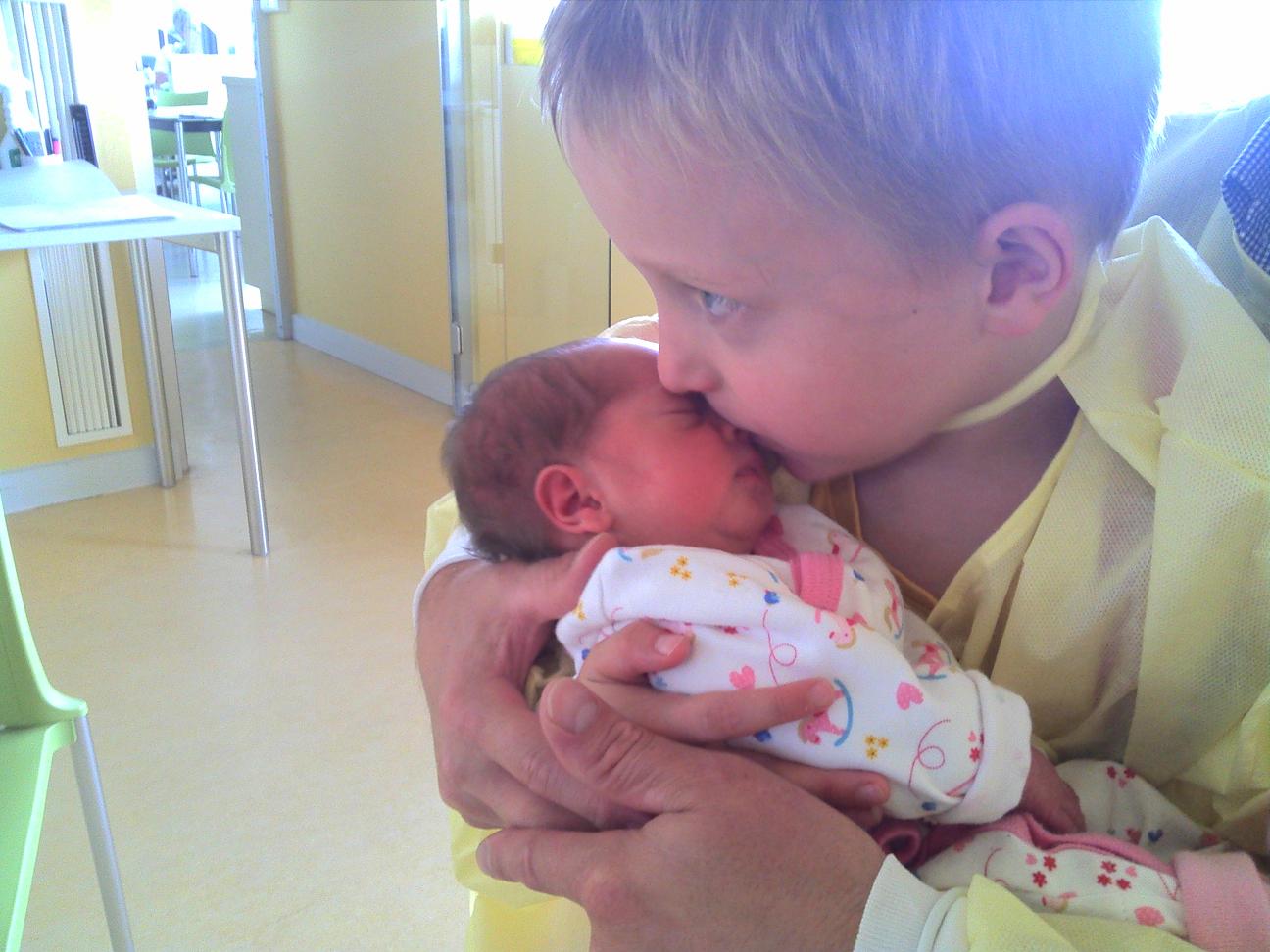 laura_neo_3.jpg laura_neo_3.jpg